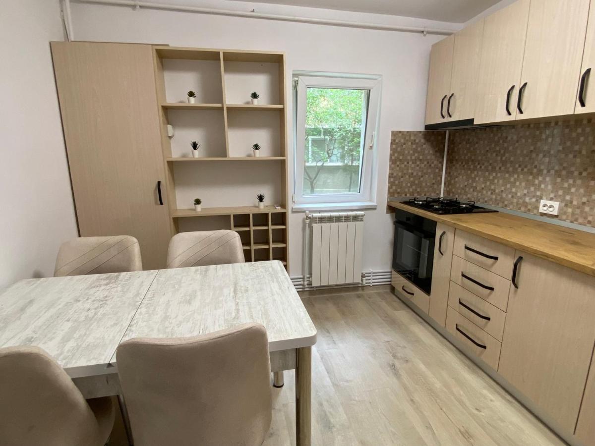 Grove Apartment Бузеу Екстер'єр фото